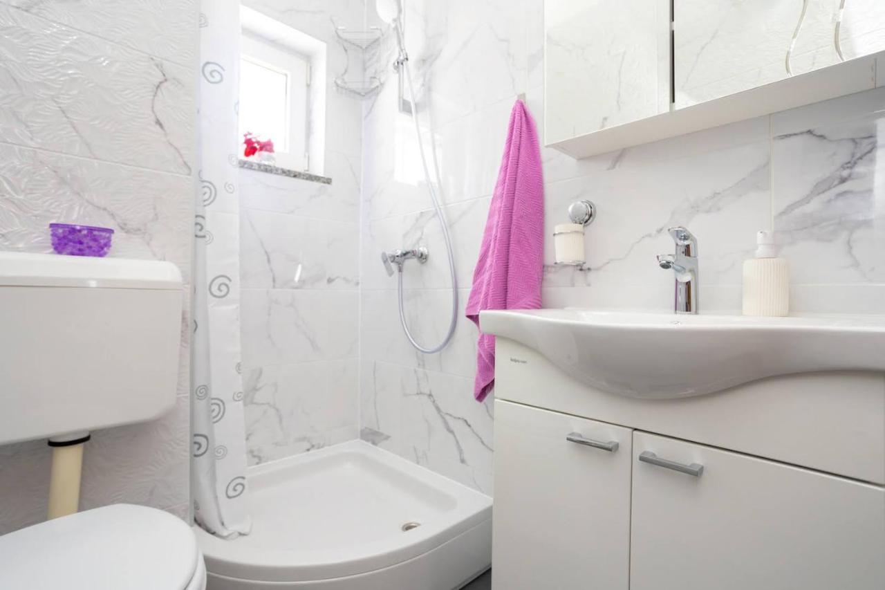 Apartman Luni Sa Bazenom - Malinska, Sveti Anton Sveti Anton  Exterior foto