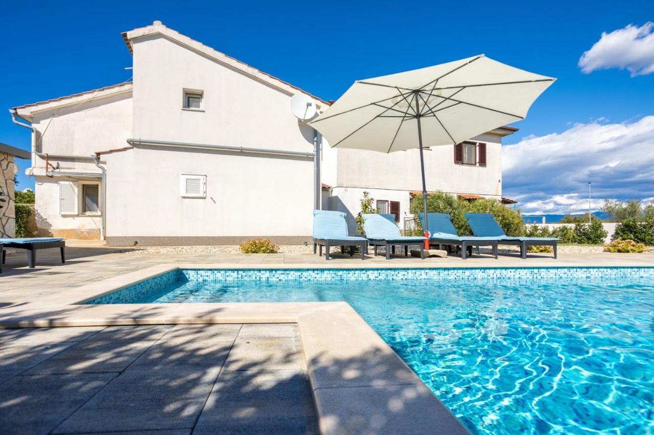 Apartman Luni Sa Bazenom - Malinska, Sveti Anton Sveti Anton  Exterior foto