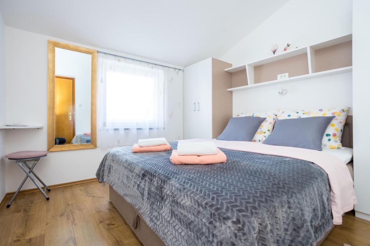 Apartman Luni Sa Bazenom - Malinska, Sveti Anton Sveti Anton  Exterior foto